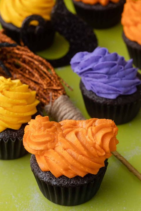 halloween cupcake ideas with broom