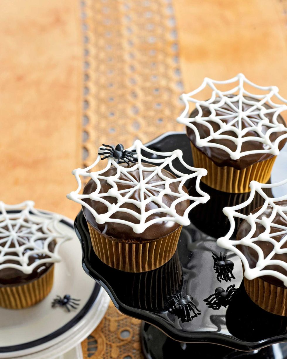 halloween cupcake ideas itsy bitsy spiderwebs cupcakes