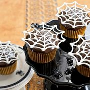 halloween cupcake ideas itsy bitsy spiderwebs cupcakes