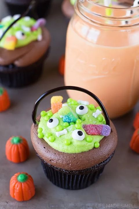 witches cauldron cupcakes with green frosting
