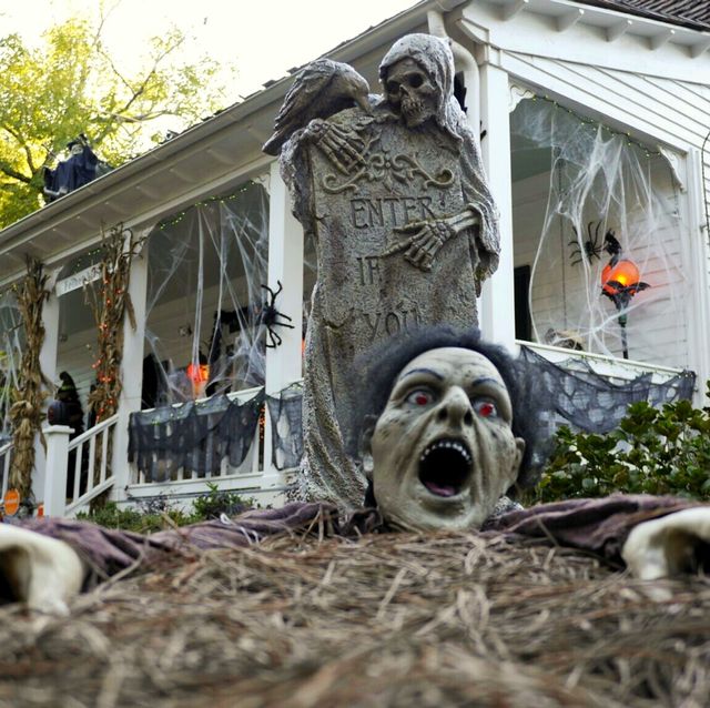 30 Scary Outdoor Halloween Decorations — Best Yard & Porch ...