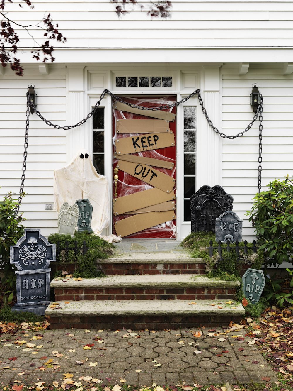 12 DIY Halloween Door Decorations Ideas