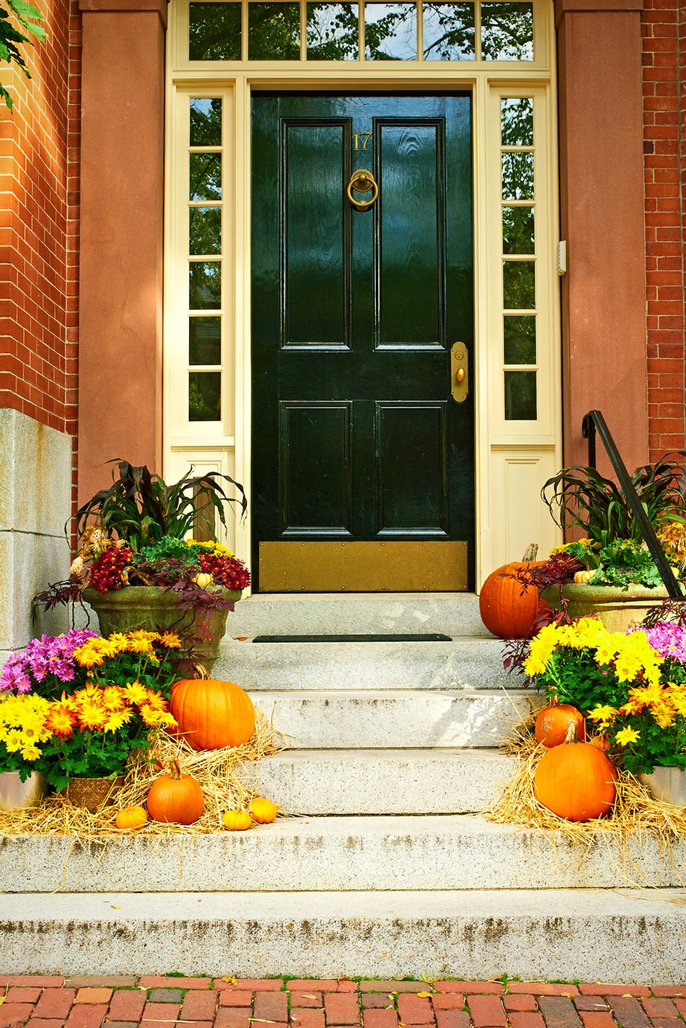 12 DIY Halloween Door Decorations Ideas