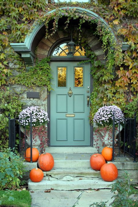 a spooky looking house covered in vines, halloween door decorations