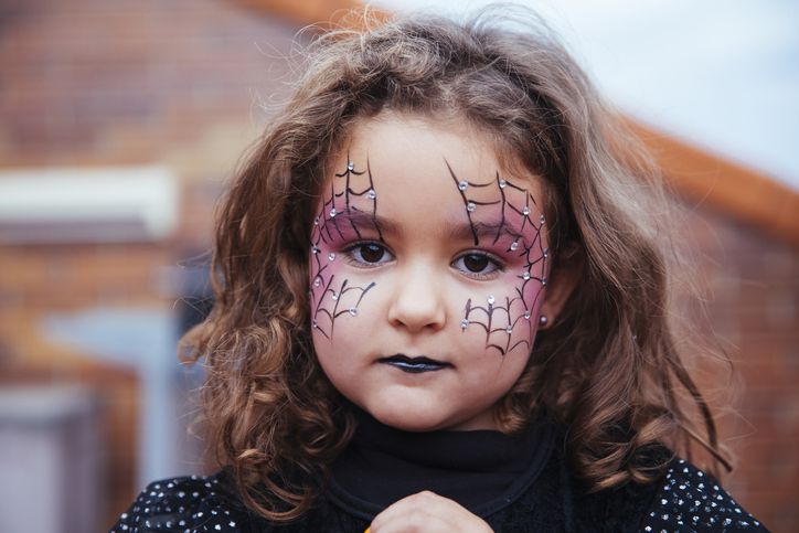 Top face paint tricks for parents to turn kids into little horrors