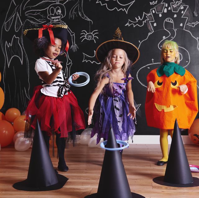 Halloween Dot Markers age 8-12: Spooky Themed Halloween paint