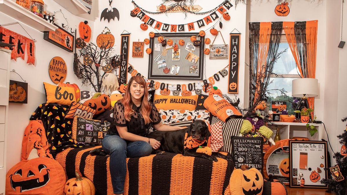 Halloween Happy House Tour — Halloween-Themed House Photos