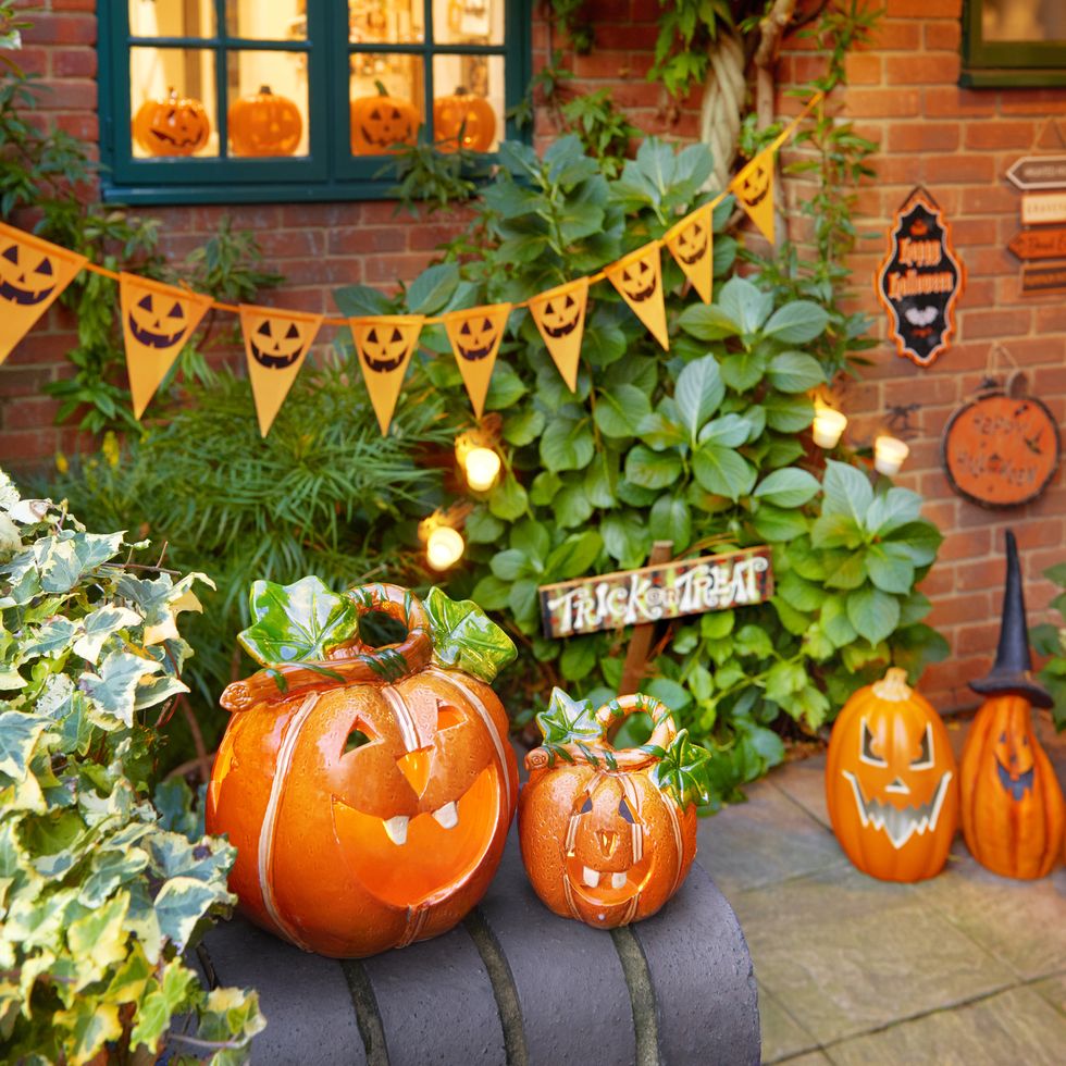 29 Halloween Porch Decor Ideas for 2023