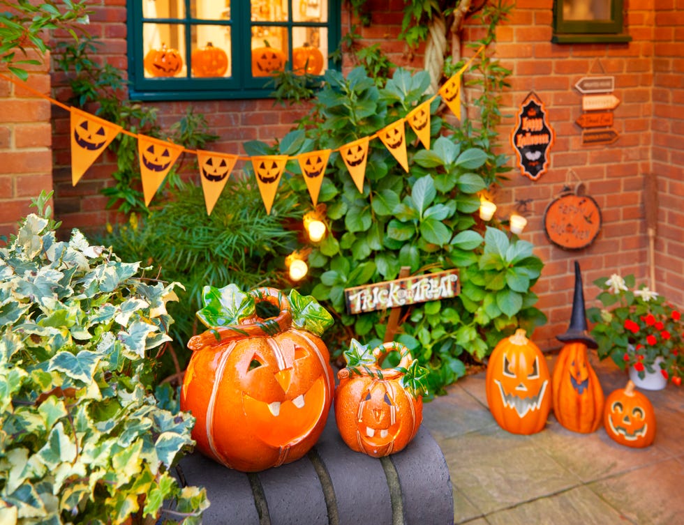 29 Halloween Porch Decor Ideas for 2023