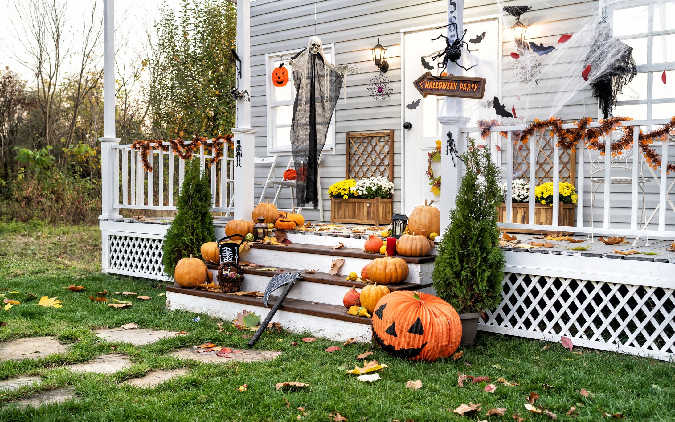 How to Create a Harvest Porch Display That Lasts All Fall