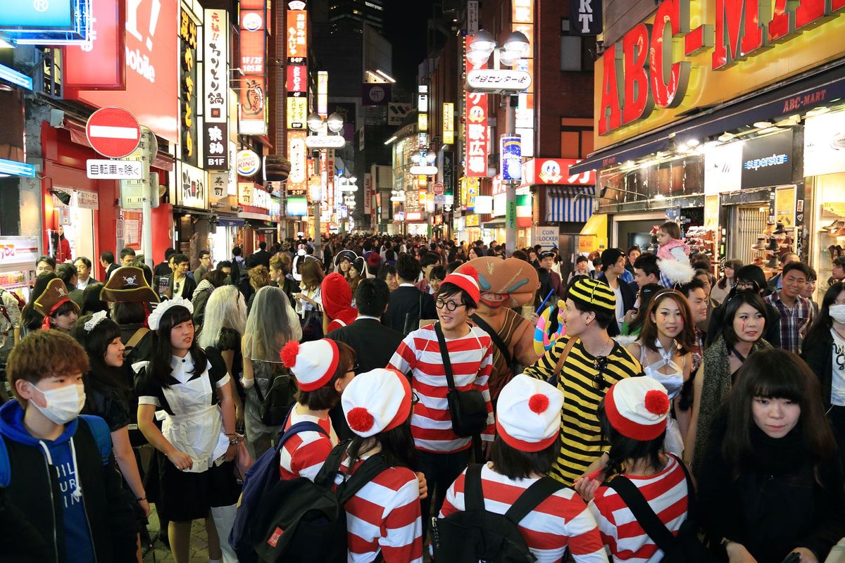 In het Japanse Shibuya hebben de mensen zich op 30 oktober 2015 uitgedost voor Halloween Nog meer Japanners grijpen de feestdag aan om zich als hun alter ego te verkleden