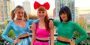 lili reinhart, madelaine petsch en camila mendes verkleed als the powerpuff girls voor halloween 2020