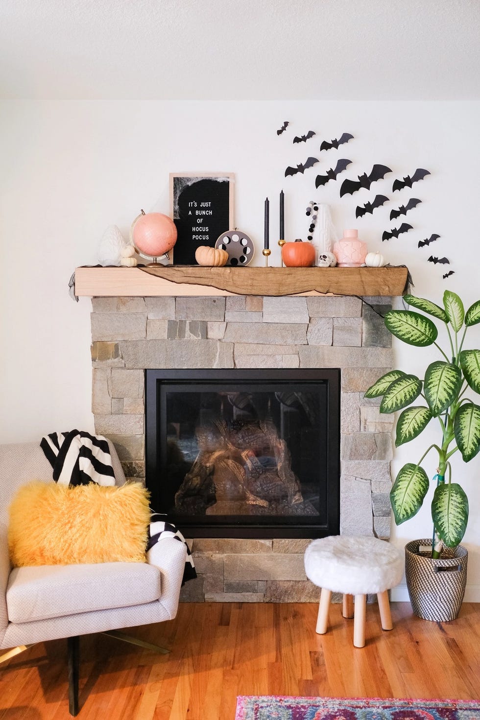 15 Best Halloween Mantel Décor Ideas - Fall Décor Ideas