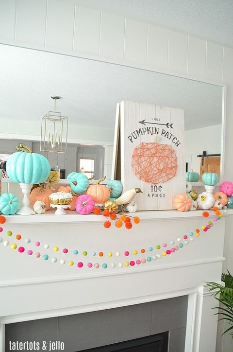 halloween mantel decor ideas colorful pumpkins mantel