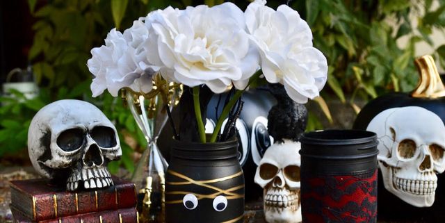 17 Halloween Mason Jar Ideas You'll Love - Cool Halloween Mason Jars