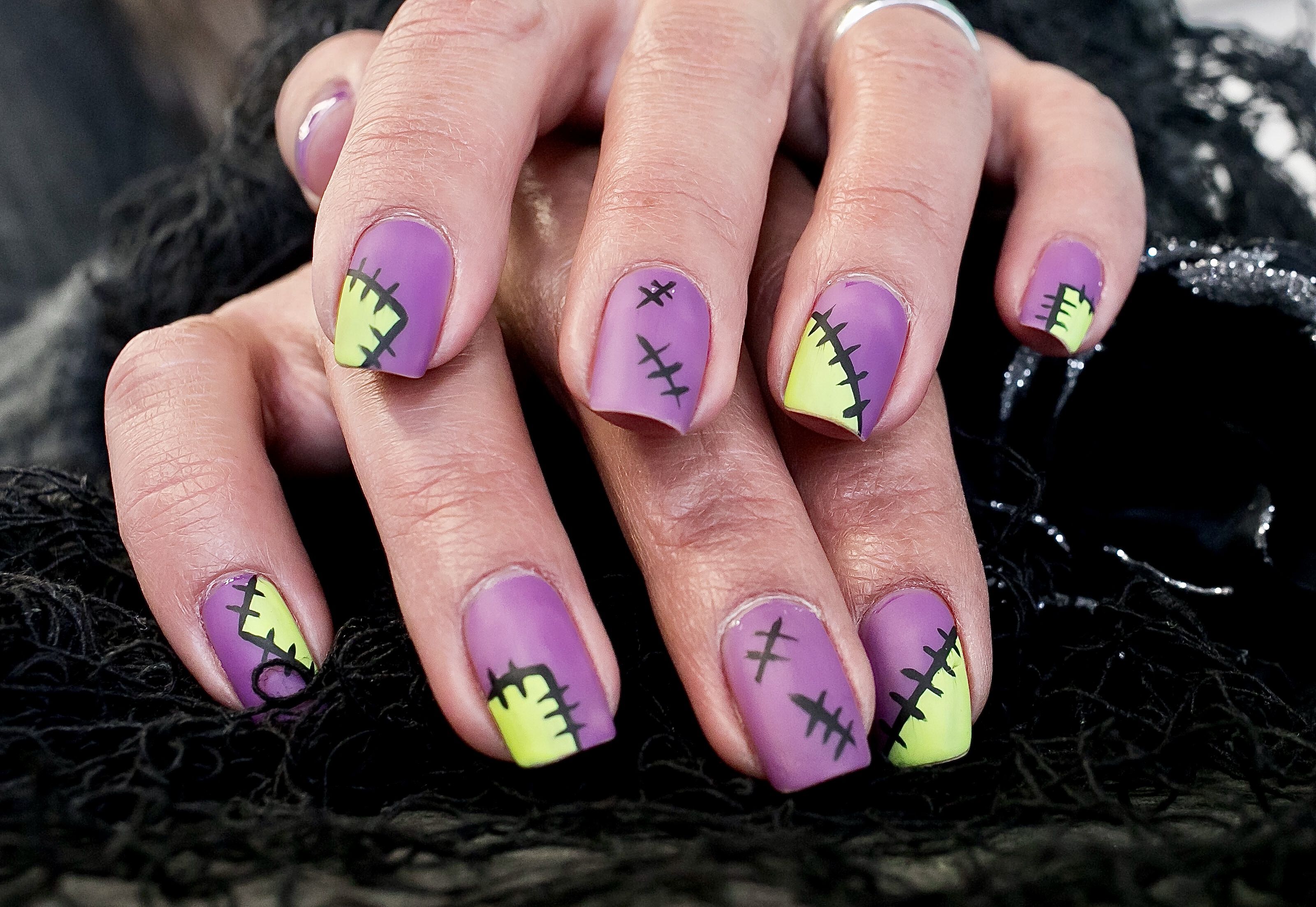 Creepy Halloween Nail Art With Matte Accents #spookynails Simple and easy  design ideas to make your H… | Halloween nails easy, Halloween nails, Halloween  nails diy