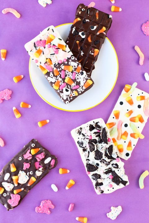 halloween party ideas, chocolate bars with candy eyeballs