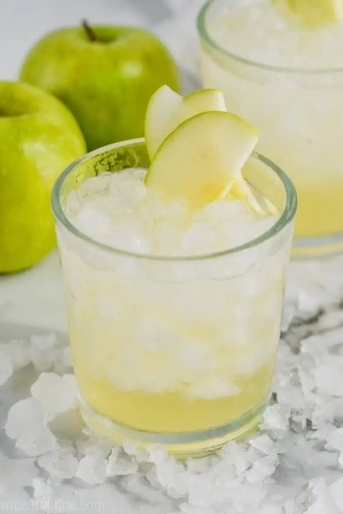 https://hips.hearstapps.com/hmg-prod/images/halloween-punch-recipes-caramel-apple-vodka-punch-6524623c0ed5a.jpeg?crop=1.00xw:0.835xh;0,0.109xh&resize=980:*