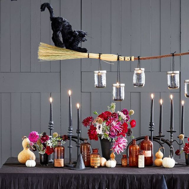 40 Elevated Halloween Table Decor and Centerpiece Ideas