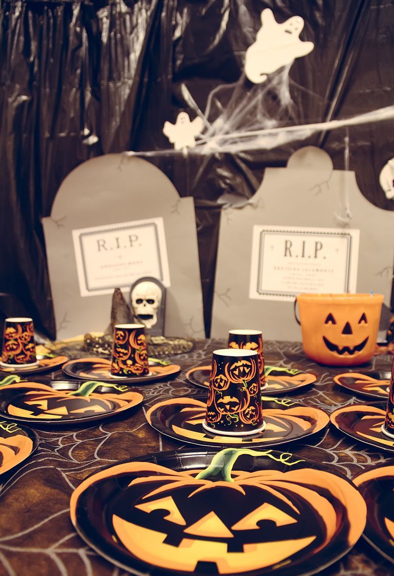 halloween table decor