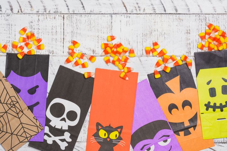 How To Tuesday – Spooky Halloween Hand treat bags – My Paper Crane