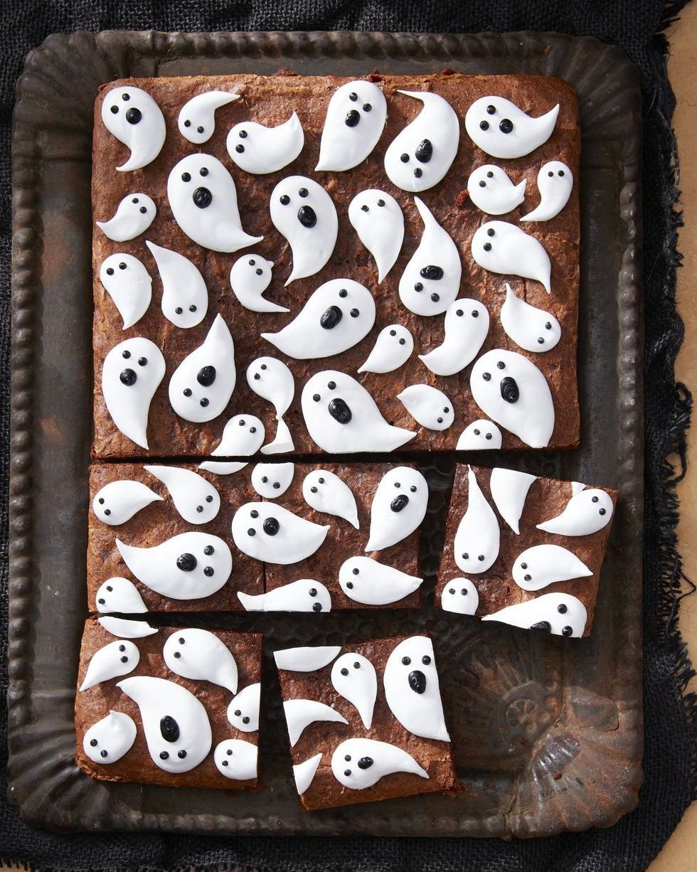 brownies with marshmallow ghosts piped on top