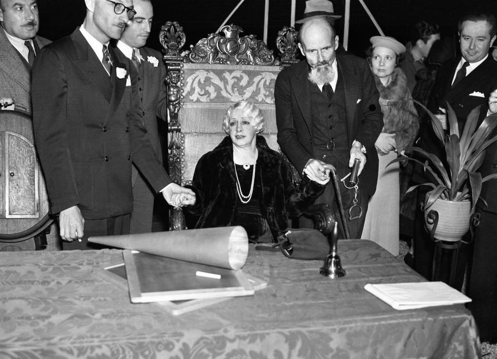 Houdini widow's final attempt to communicate with her husband on Halloween night 10 years after his death houdini widow's final attempt to communicate with her husband on halloween night 10 years after his death