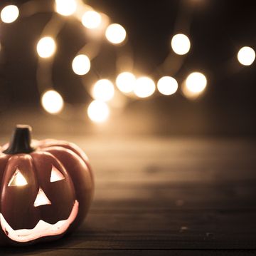 halloween pumpkin wallpaper with string lights