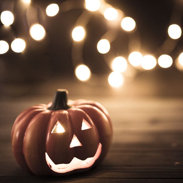 halloween pumpkin wallpaper with string lights