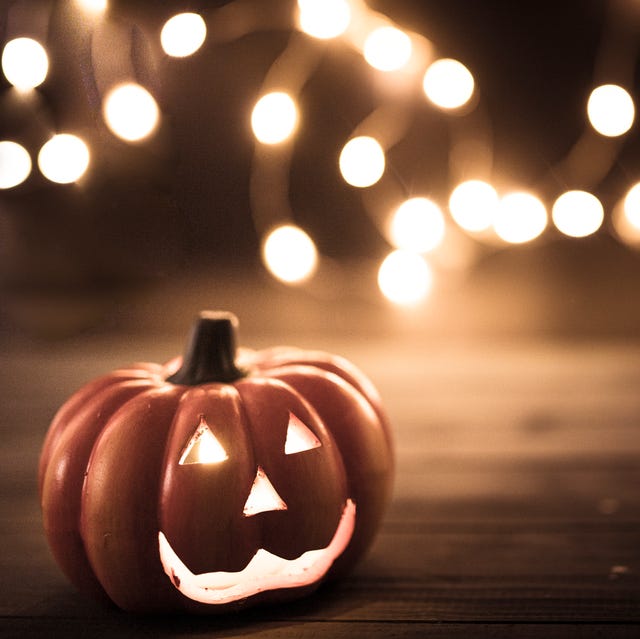 halloween pumpkin wallpaper with string lights