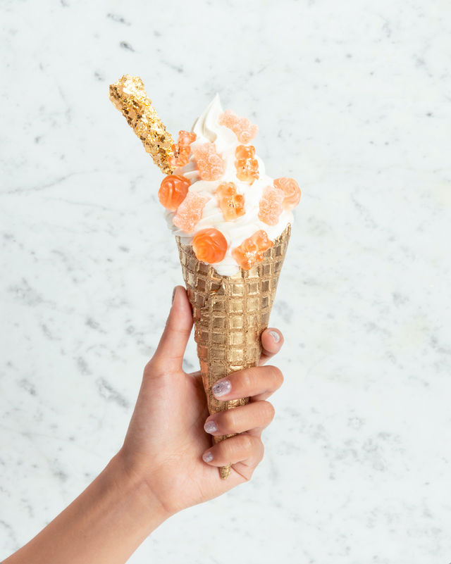 Ice cream cone, Food, Soft Serve Ice Creams, Frozen dessert, Ice cream, Cone, Dessert, Finger, Cuisine, Hand, 