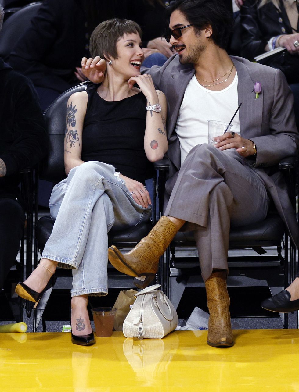 celebrities at the los angeles lakers game
