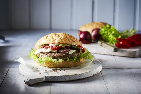 foods with zinc hamburger with ground beef on chopping board