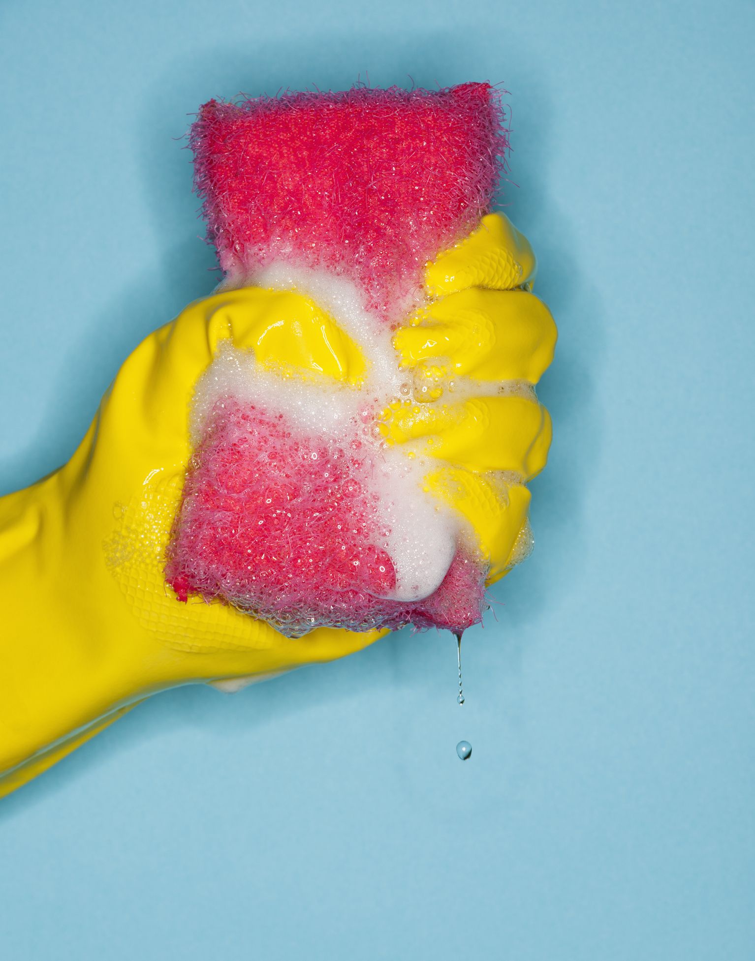 How to Sanitize Sponges and Scrub Brushes With Vinegar