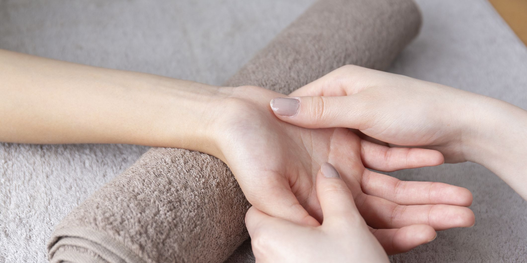 hand massage pressure points