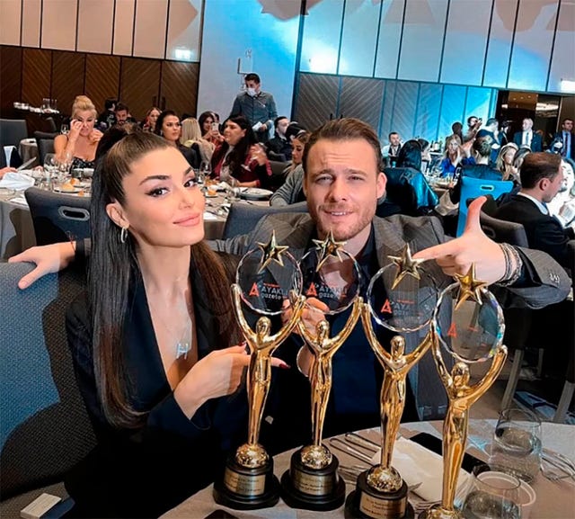 hande erçel y kerem bürsin premiados