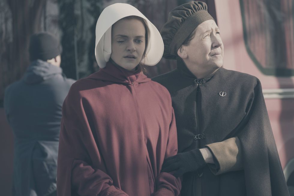 Madeline Brewer (Janine) and Ann Dowd (Aunt Lydia) in Handmaid's Tale