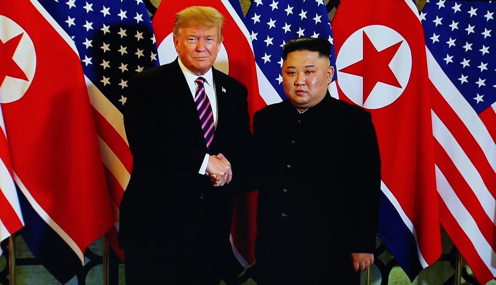us president trump and north korean leader kim jong un meet in hanoi