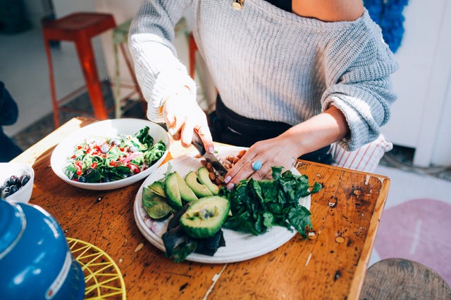 https://hips.hearstapps.com/hmg-prod/images/hands-of-woman-preparing-salad-royalty-free-image-1586883897.jpg?crop=0.604xw:0.906xh;0.201xw,0.0944xh&resize=640:*