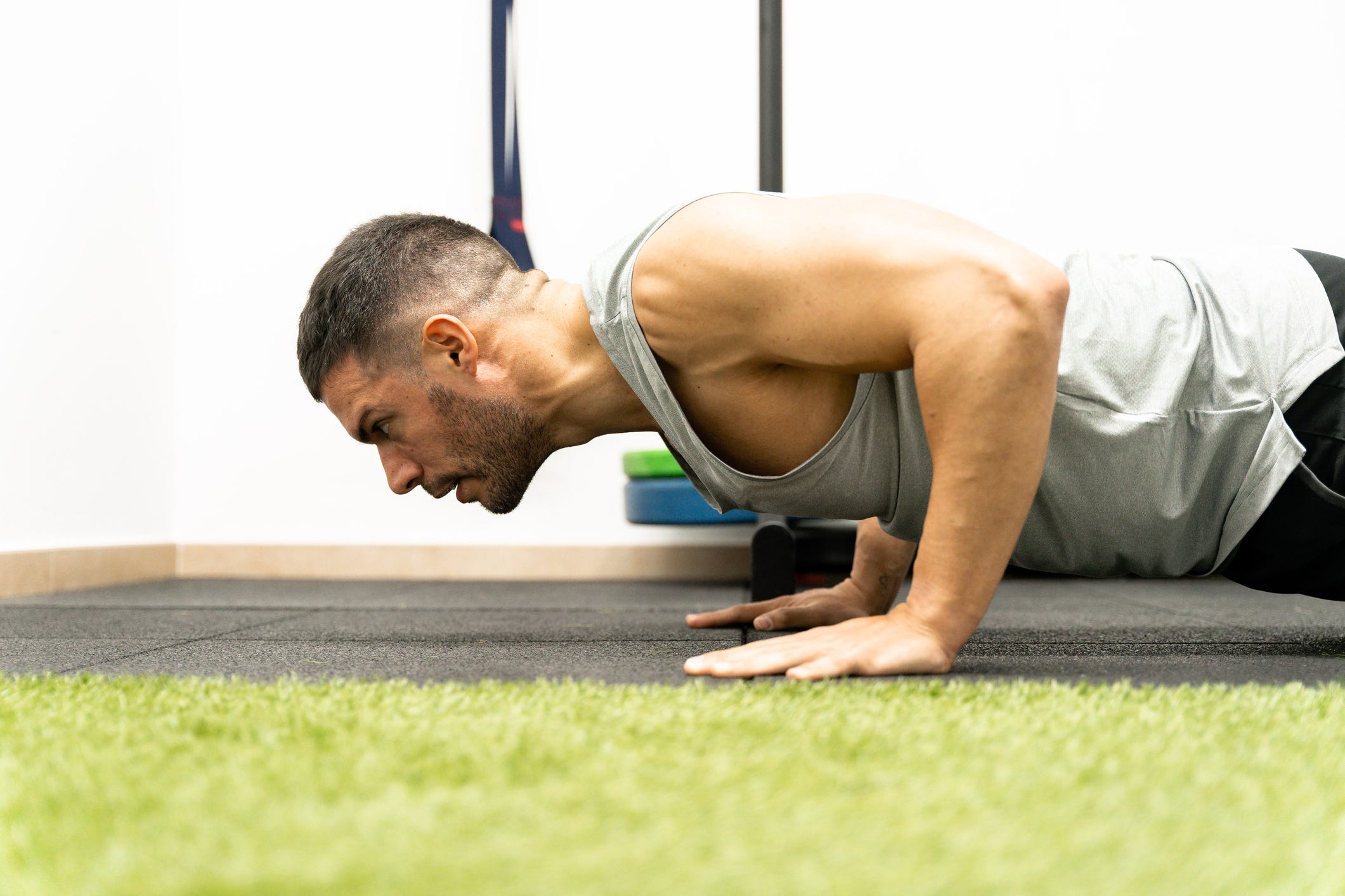 Aussie breaks world record with 3,206 push-ups in an hour