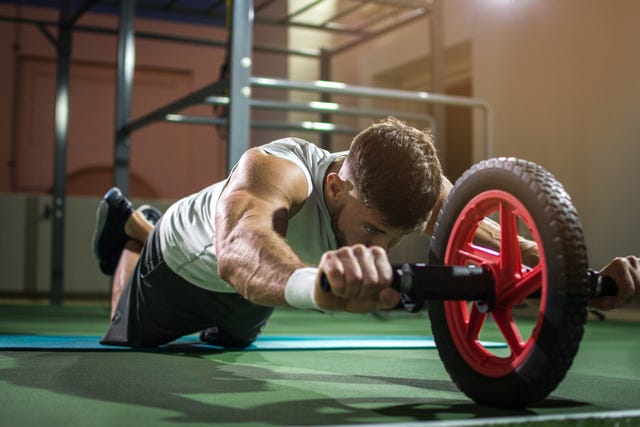 9 Dumbbell Squat Variations For a Low Kit Leg Day