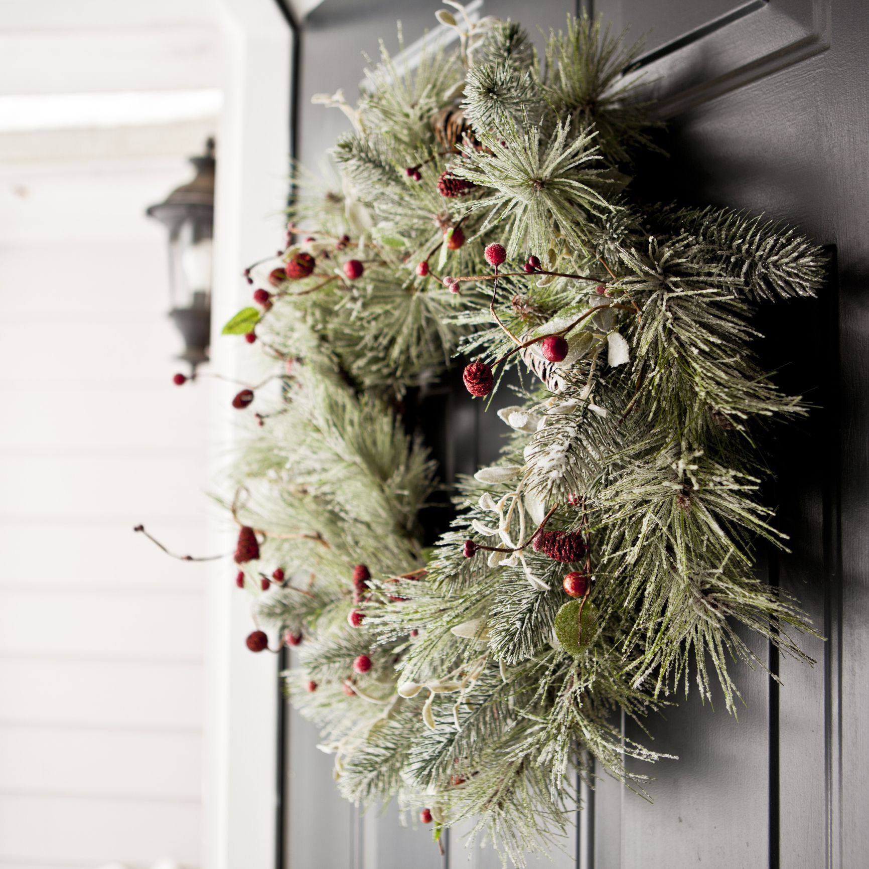 Best wreath hanger for best sale front door