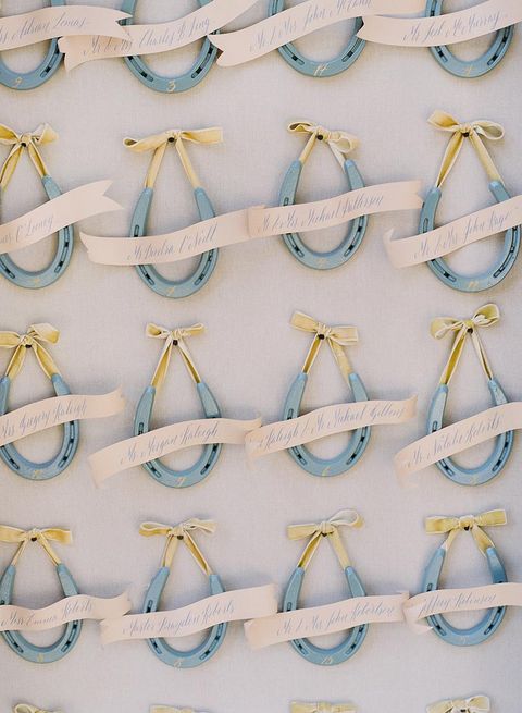 hanging horseshoes diy wedding ceremony decorations