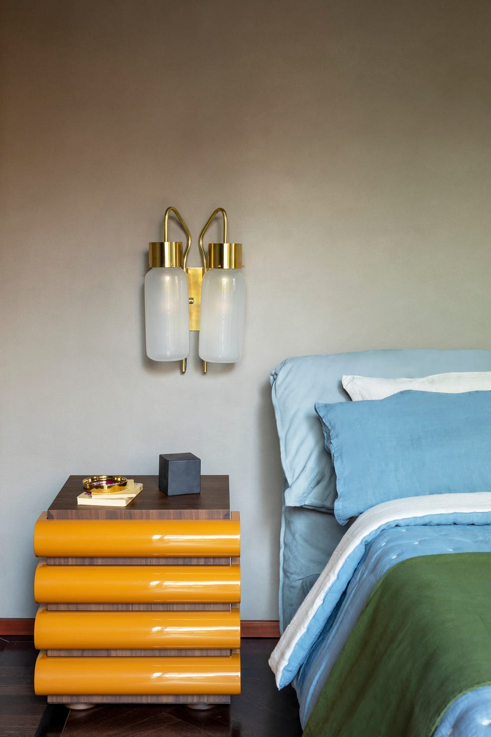 hannes peer milan apartment bedroom photographer helenio barbetta living inside