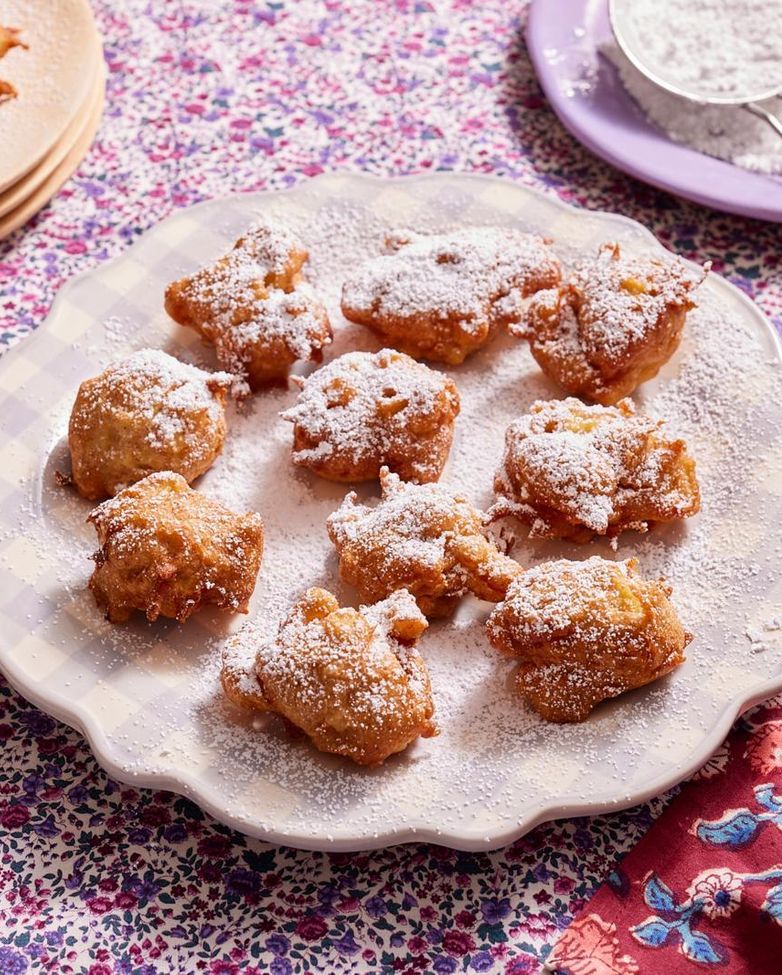 apple fritters with powdered sugar