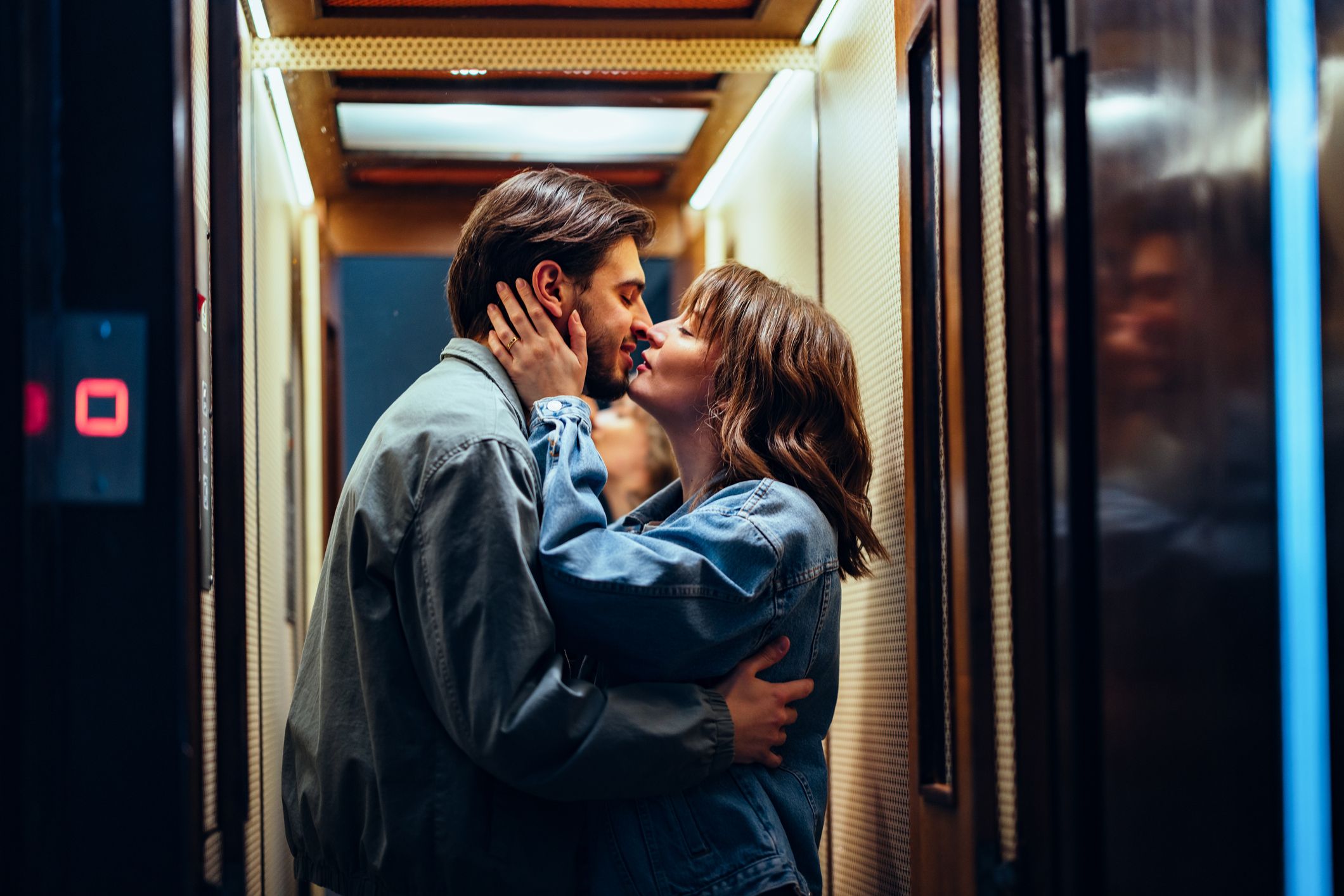 https://hips.hearstapps.com/hmg-prod/images/happy-couple-kissing-in-the-elevator-royalty-free-image-1702432374.jpg