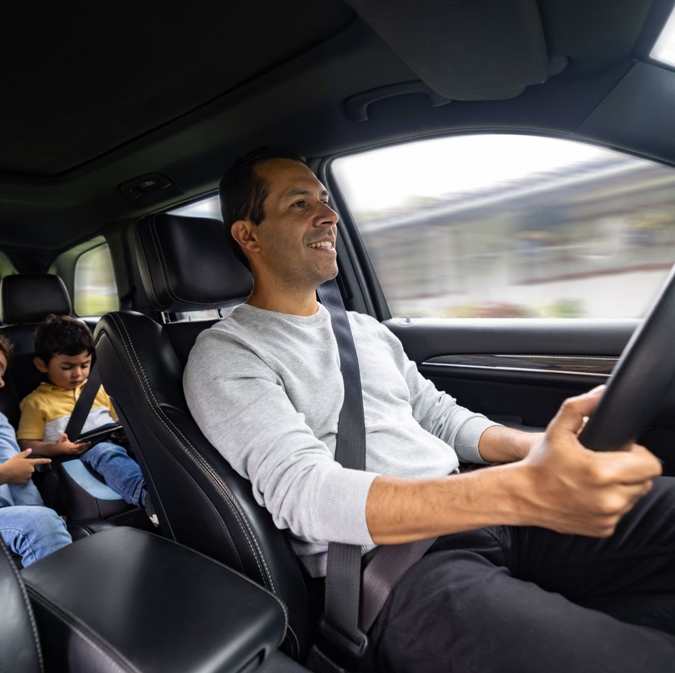 https://hips.hearstapps.com/hmg-prod/images/happy-father-driving-his-kids-to-school-royalty-free-image-1654610590.jpg?crop=0.672xw:1.00xh;0.115xw,0&resize=980:*