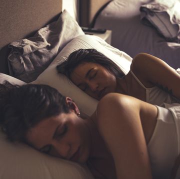 vrouwelijk koppel in bed