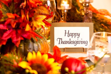 happy thanksgiving place setting autumn flower centerpiece table