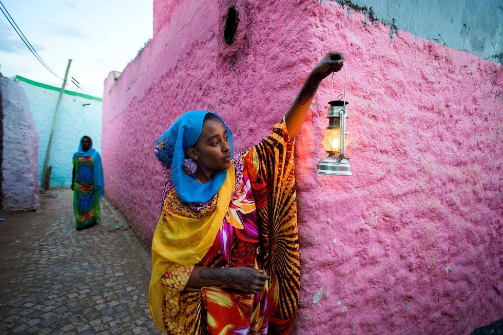 In Ethiopi is de oude stad Harar een doolhof van steegjes tussen kleurige muren